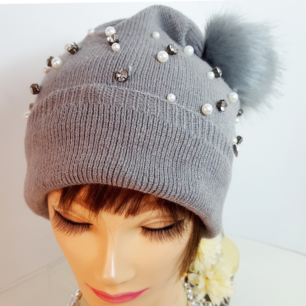 NWT💖Bling Pom-Pom Knit Beanie|Gray Embellished Winter Hat